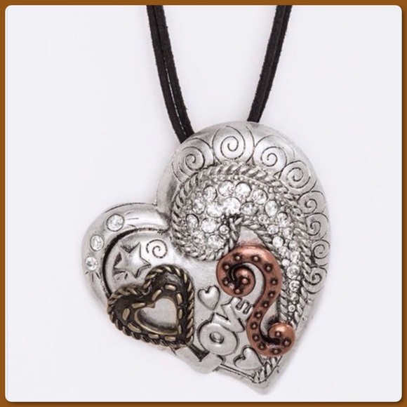 Pretty Girl Swag Jewelry Jewelry - Boho Style Engraved Crystal Heart Necklace